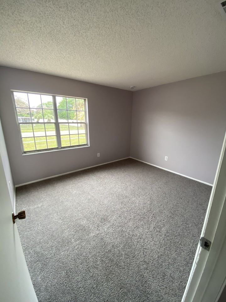 1264 Dawn St Ne #1 - Photo 4 of 10