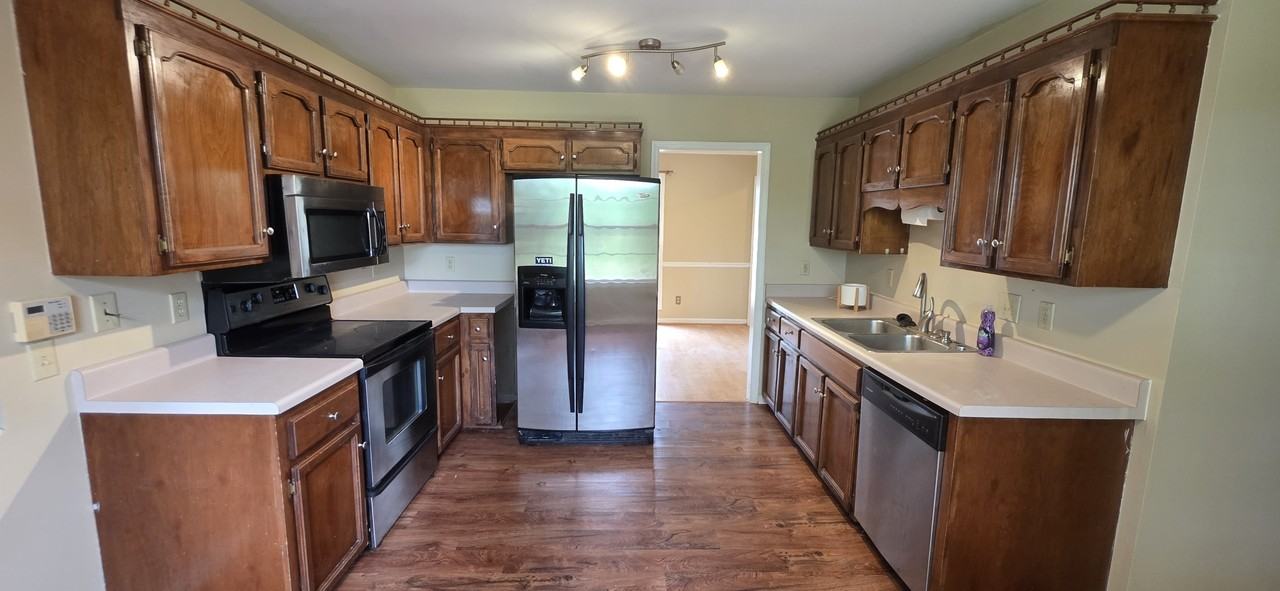 2180 Riverway Dr #1 - Photo 2 of 24