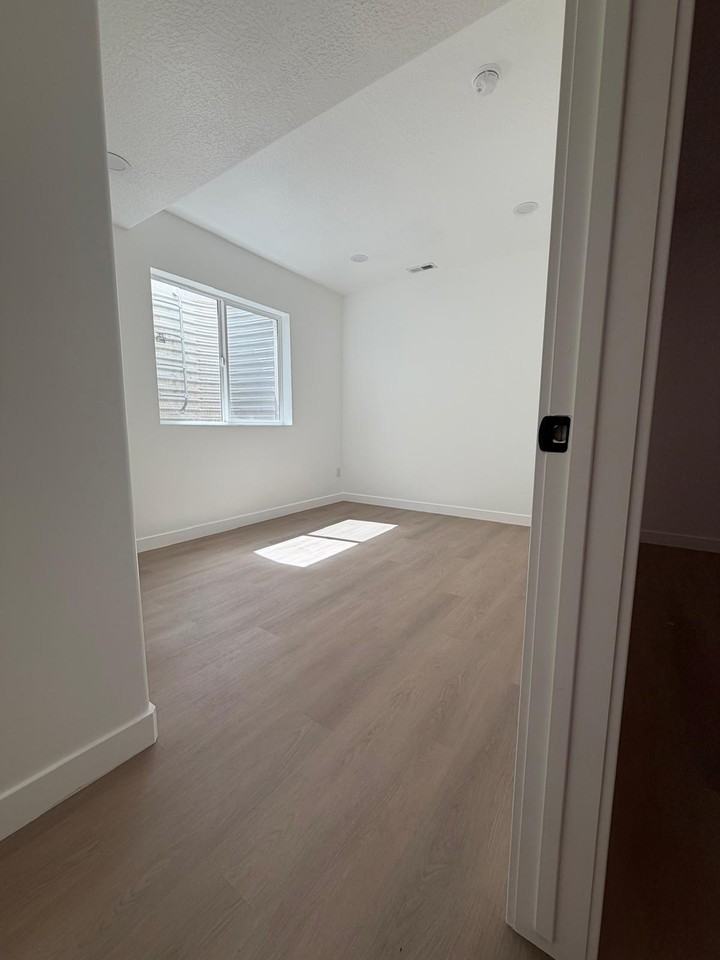 13836 S Greenford Ln #1 - Photo 5 of 10