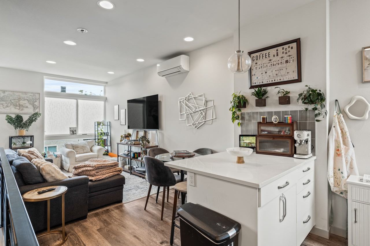 2045 Nw 60th St #B - Photo 2 of 21
