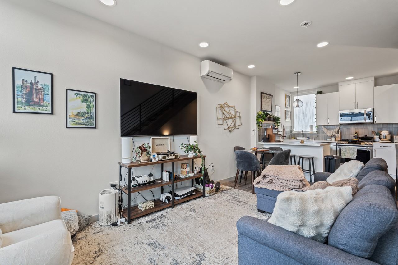 2045 Nw 60th St #B - Photo 5 of 21