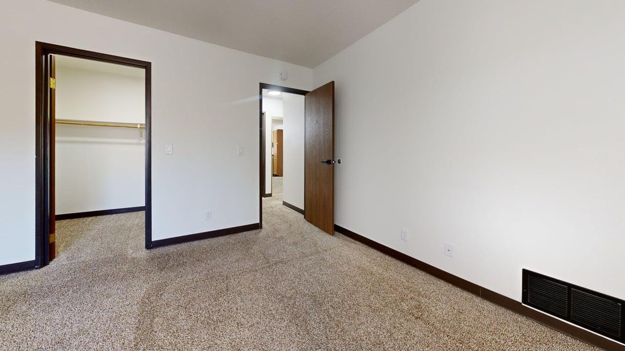 215 E Arbor (Bismarck,ND) - Photo 7 of 9