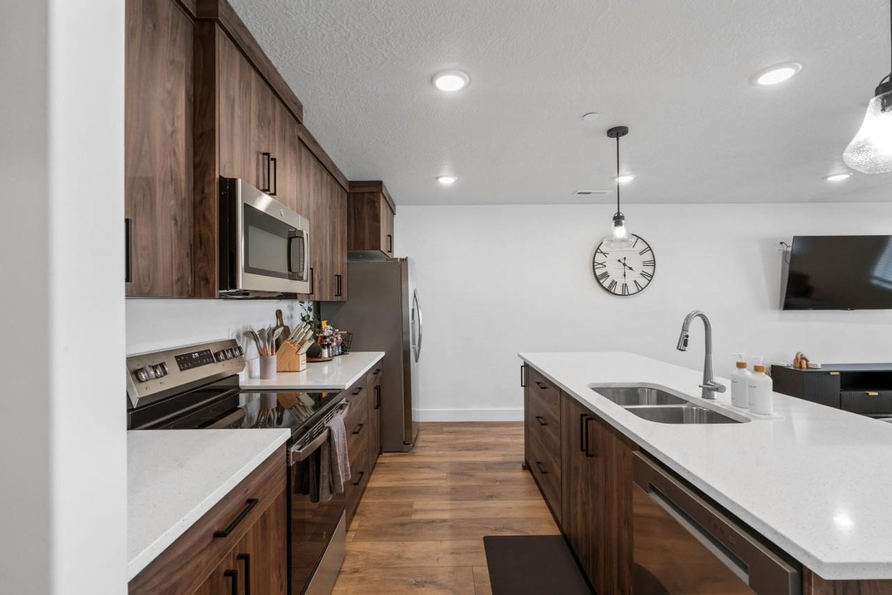 394 N 400 E - Photo 5 of 9