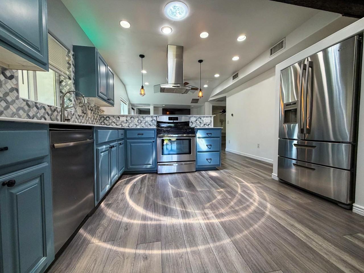 625 S Lone Tree Rd - Photo 5 of 11