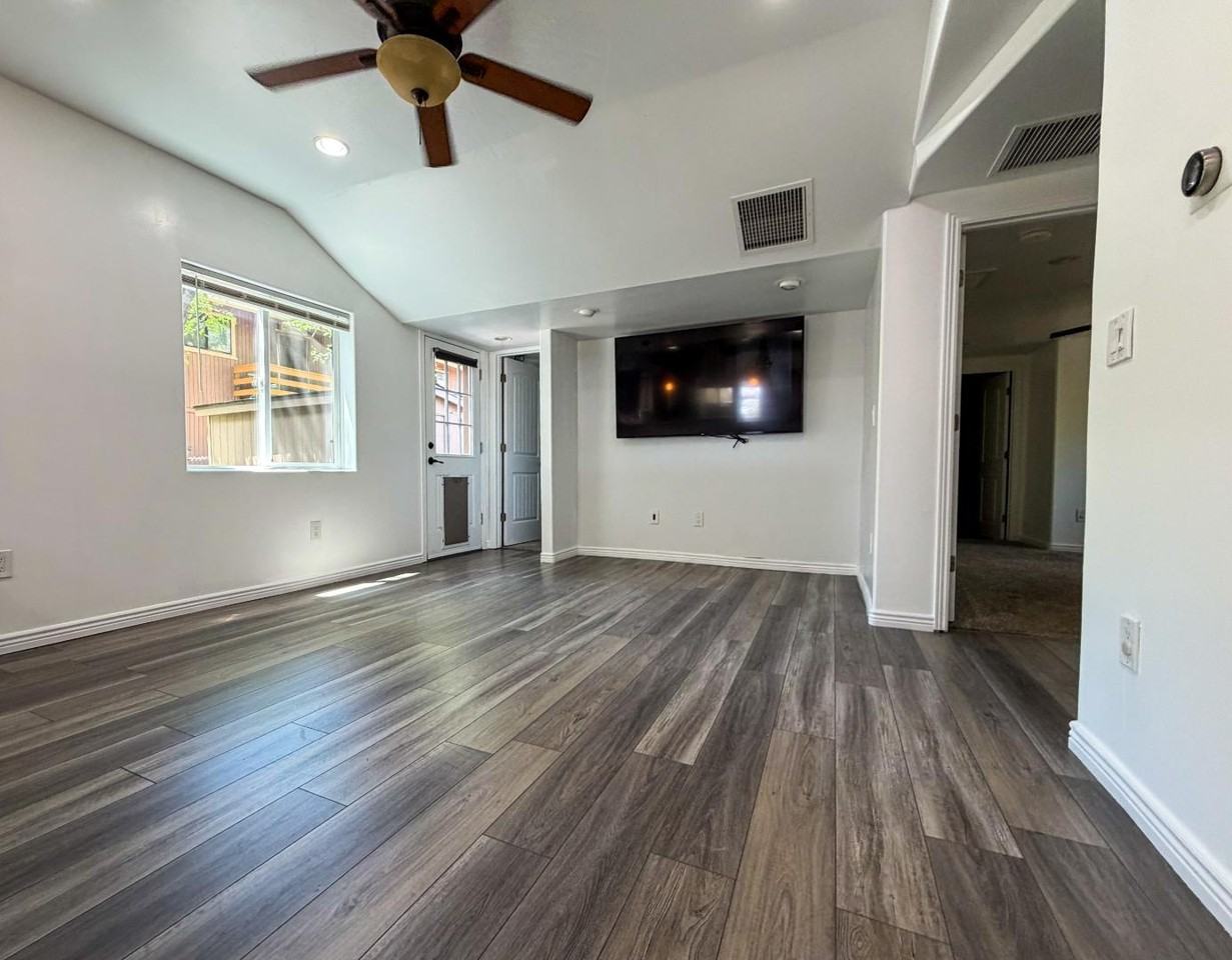 625 S Lone Tree Rd - Photo 6 of 11