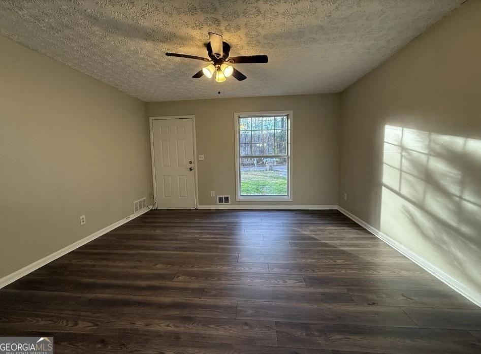 7016 Adel Ln - Photo 3 of 20