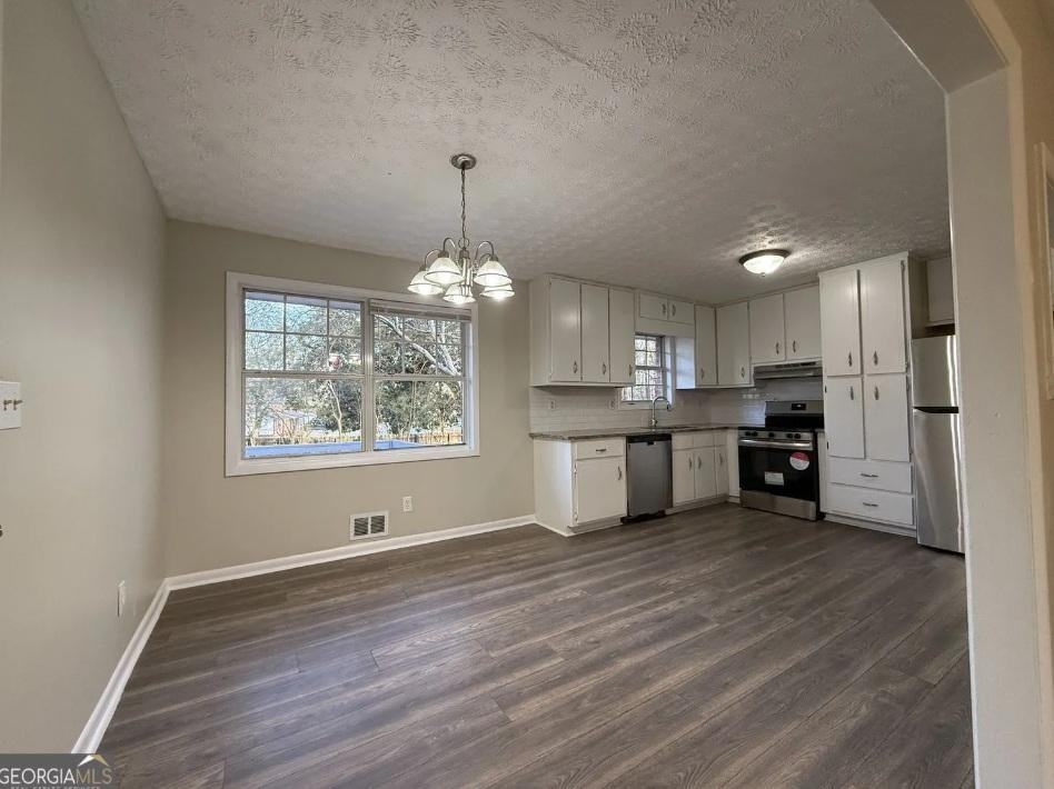 7016 Adel Ln - Photo 7 of 20