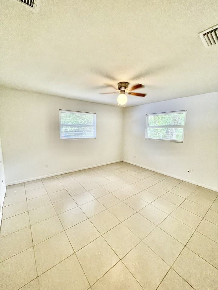 580 Thomas Ave #580 - Photo 3 of 15