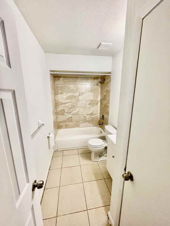 580 Thomas Ave #580 - Photo 5 of 15