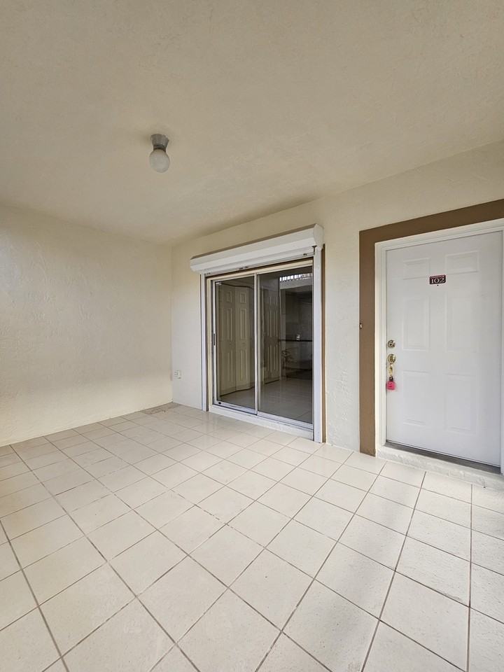 6025 Chardonnay Lane - 1Unit 102 #102 - Photo 3 of 33