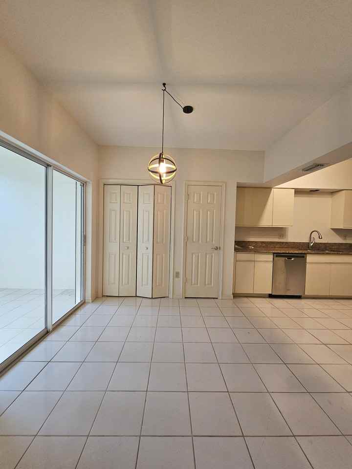 6025 Chardonnay Lane - 1Unit 102 #102 - Photo 6 of 33
