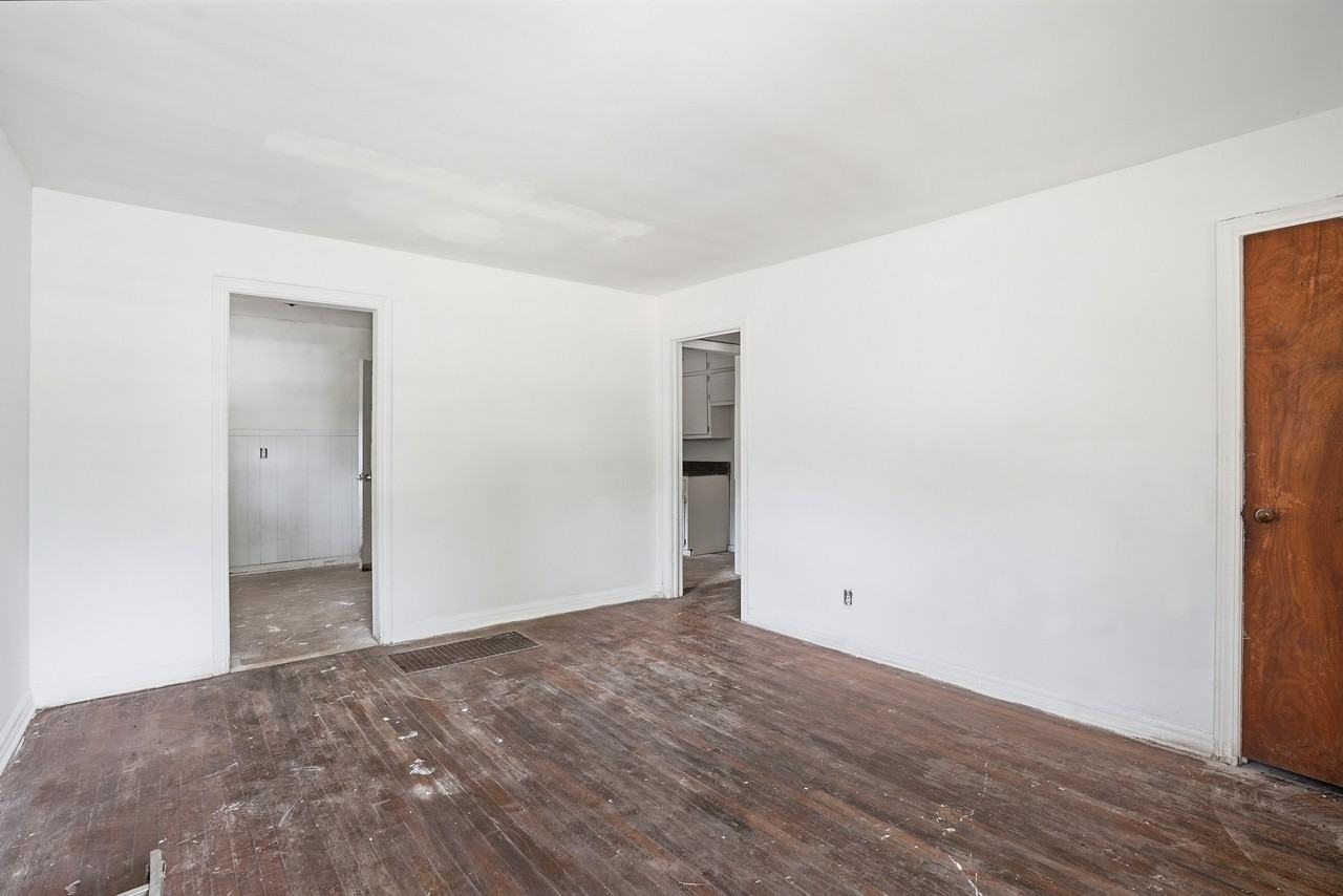 7827 Rugby Ave #1 - Photo 4 of 28