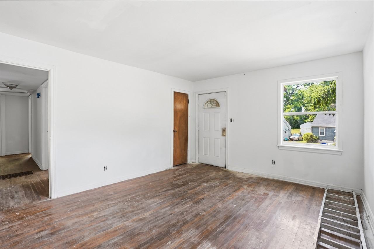 7827 Rugby Ave #1 - Photo 5 of 28