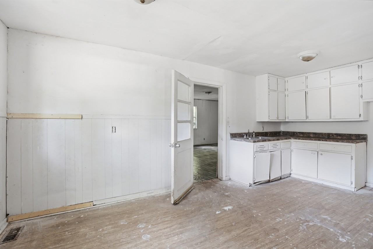 7827 Rugby Ave #1 - Photo 7 of 28