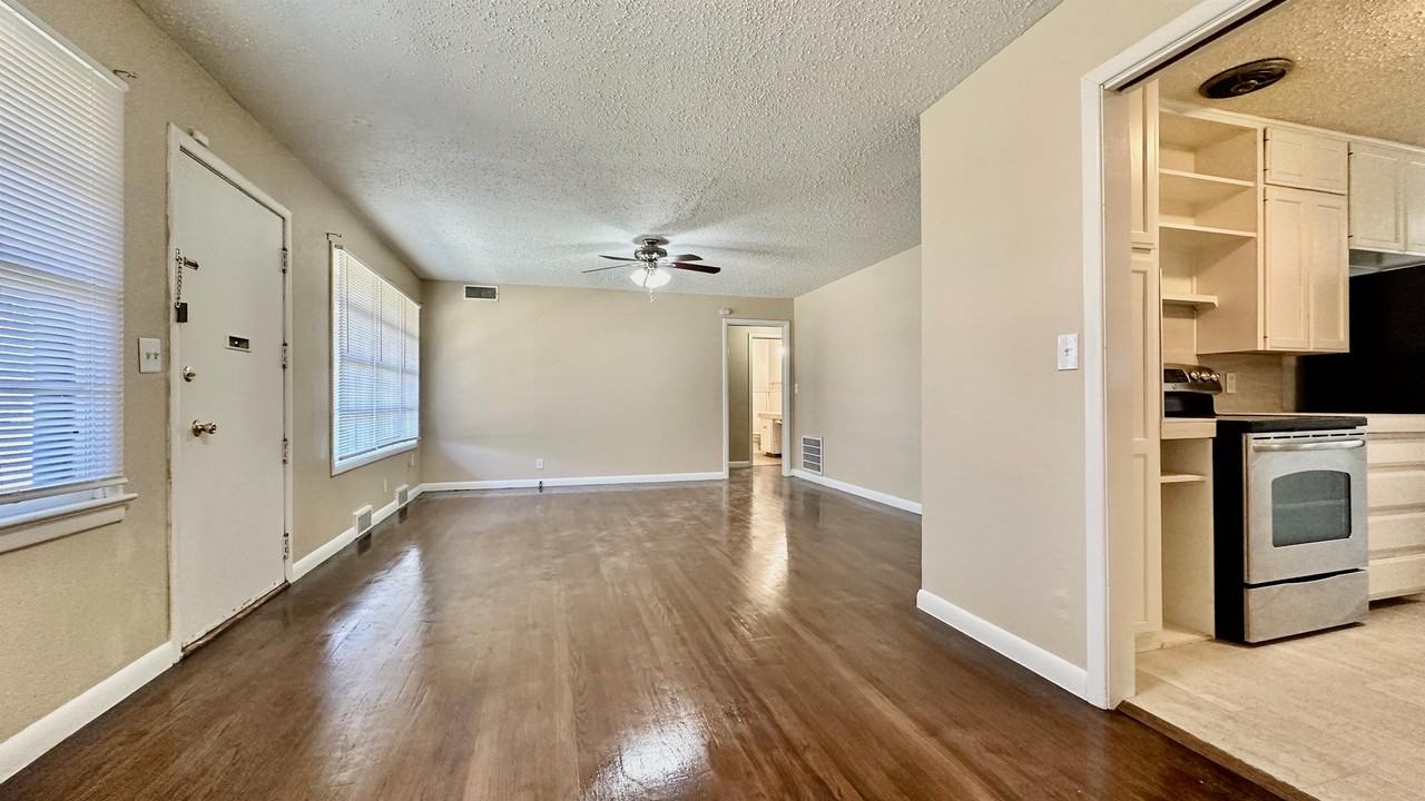 3411 39th St #1 - Photo 3 of 20