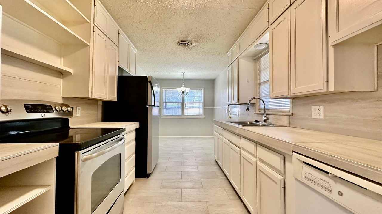 3411 39th St #1 - Photo 5 of 20