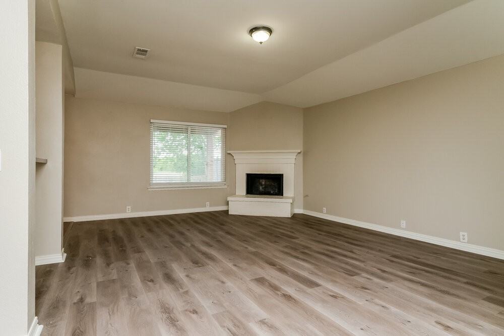 1001 Springcreek Dr - Photo 3 of 16
