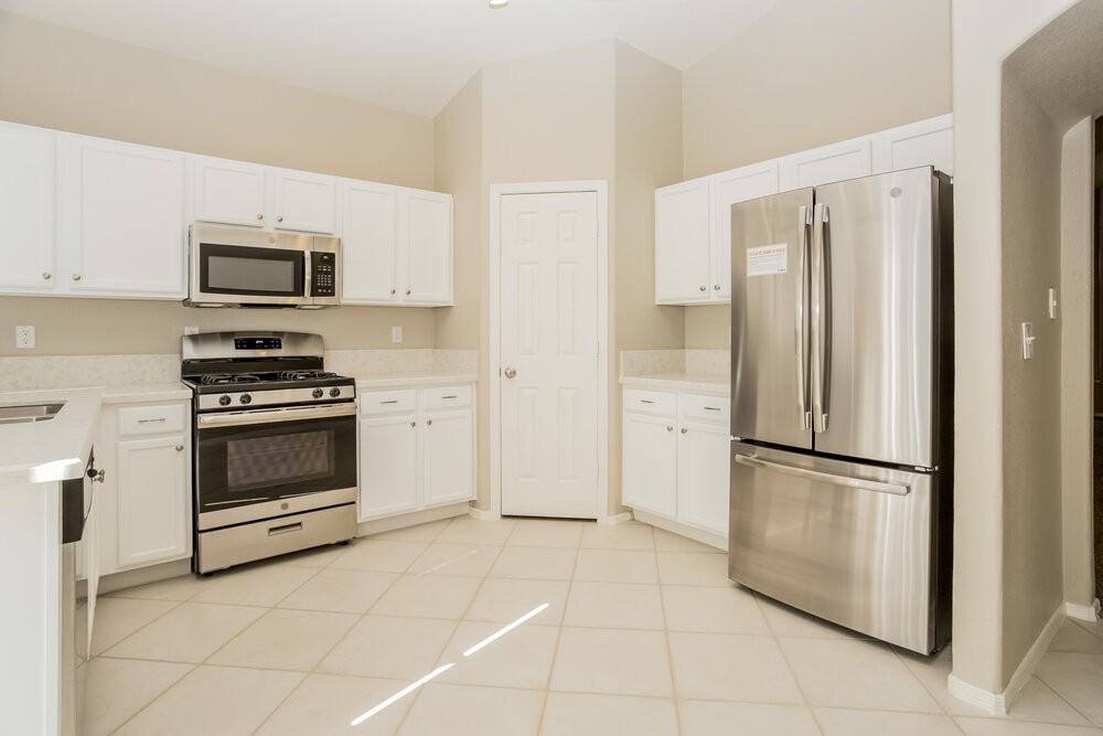 611 Snake Charmer Ave - Photo 4 of 15