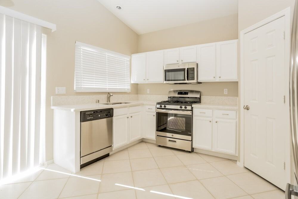 611 Snake Charmer Ave - Photo 5 of 15