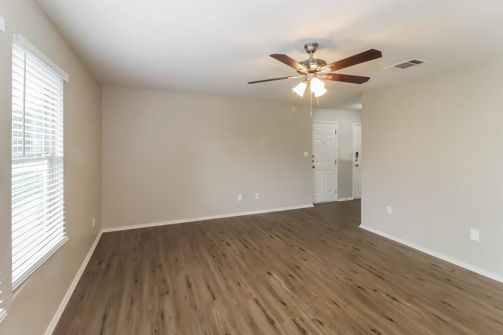 510 Riverway Ln - Photo 4 of 16