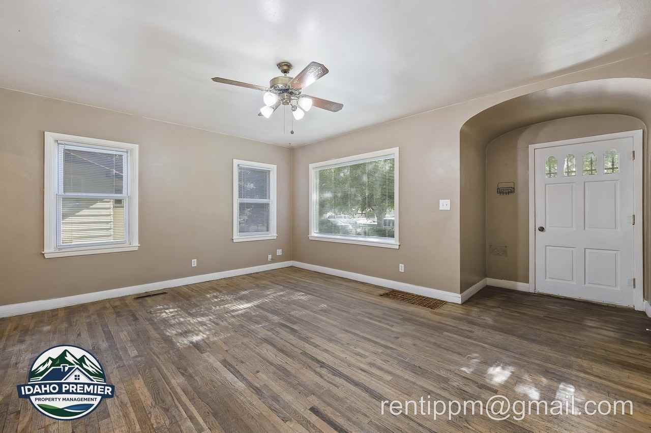 211 Walnut St #1 - Photo 3 of 20