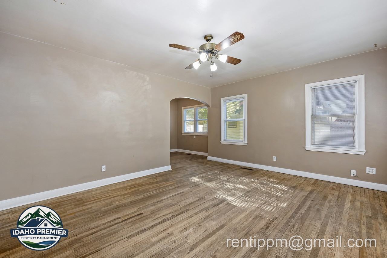 211 Walnut St #1 - Photo 4 of 20