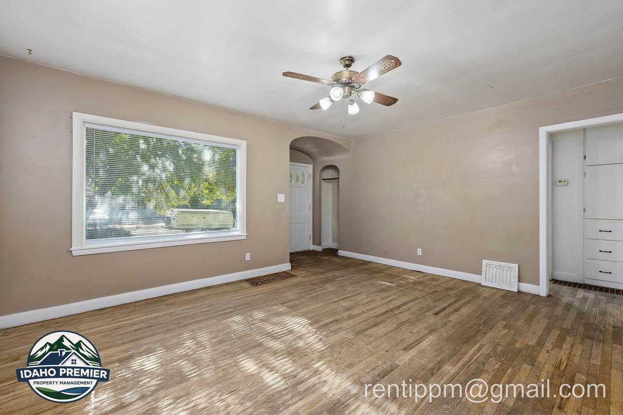 211 Walnut St #1 - Photo 5 of 20