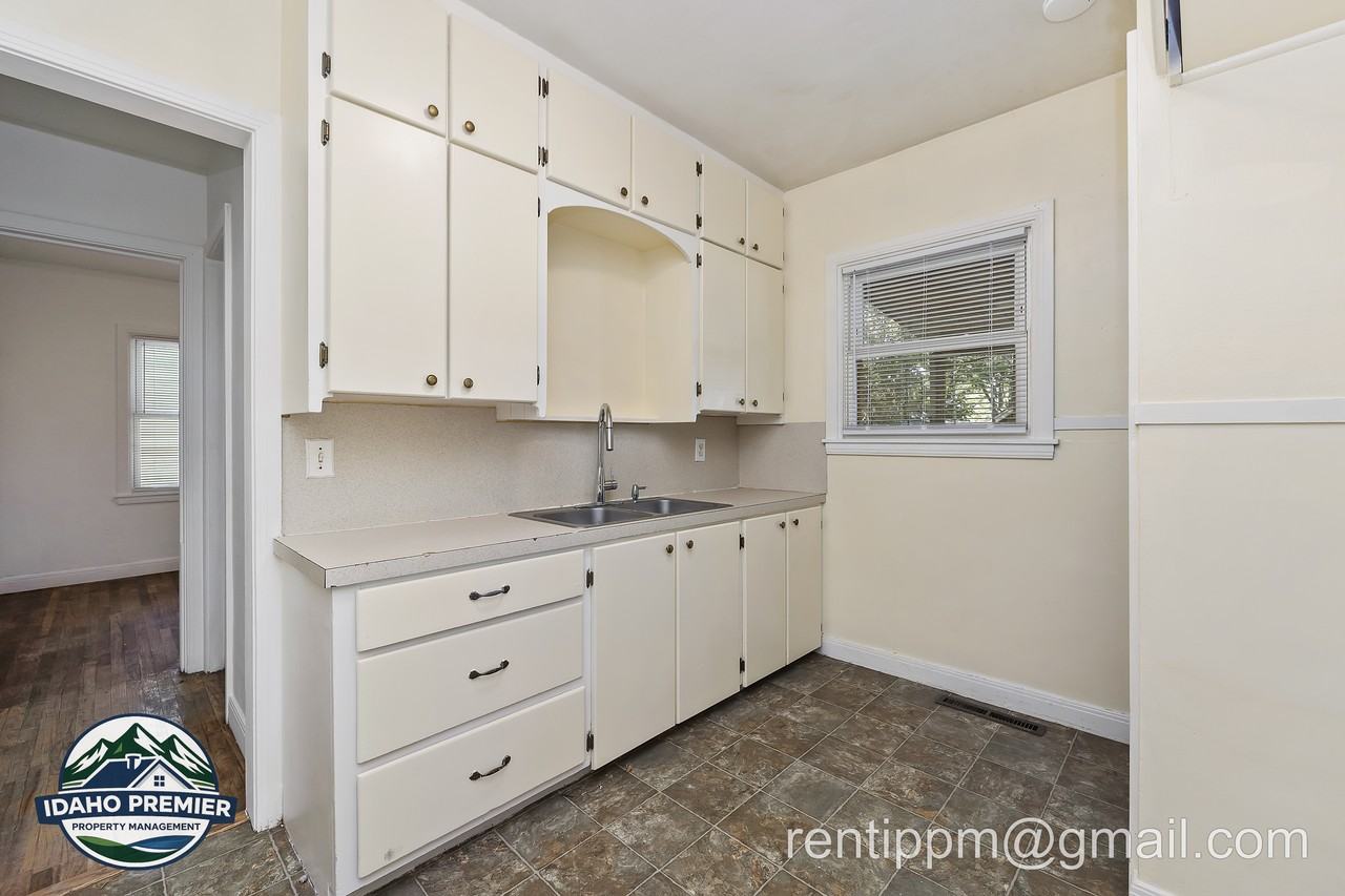 211 Walnut St #1 - Photo 7 of 20