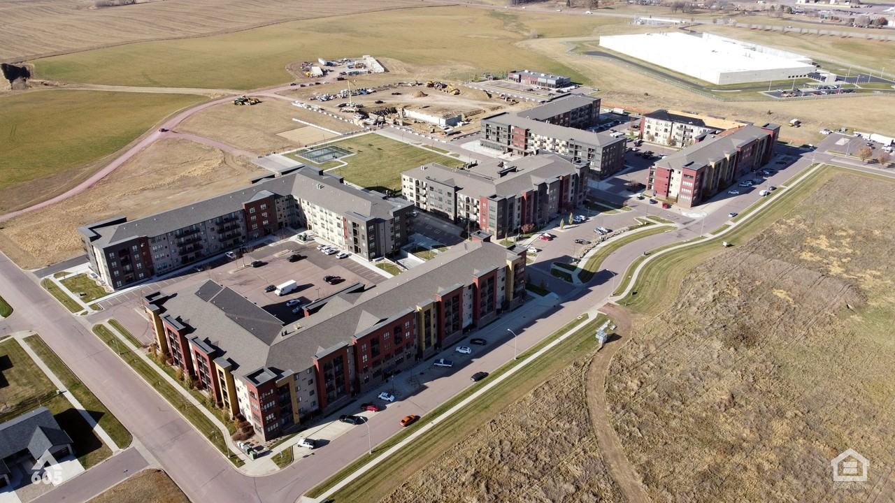 University Hills Village - Photo 2 of 50