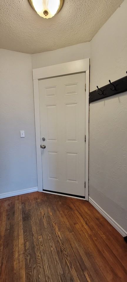 10510 102 St - Photo 2 of 18