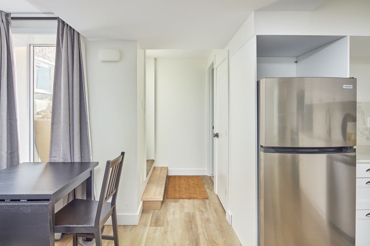 121 Hopewell Ave - Photo 5 of 44