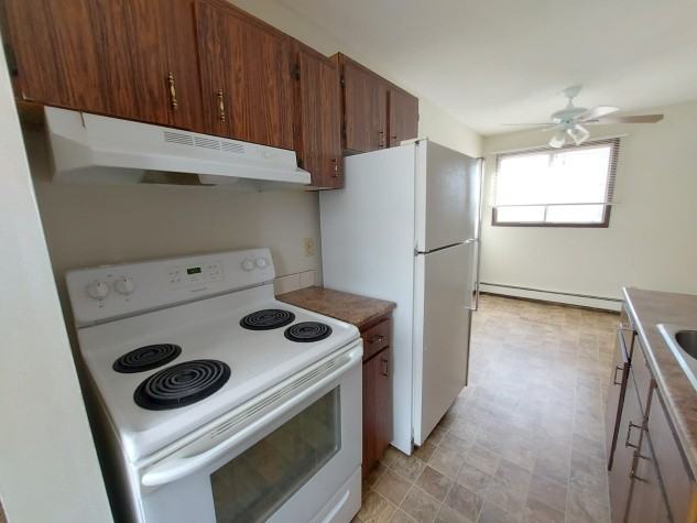 7148 Parke Ave - Photo 4 of 16