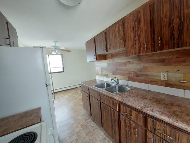 7148 Parke Ave - Photo 5 of 16