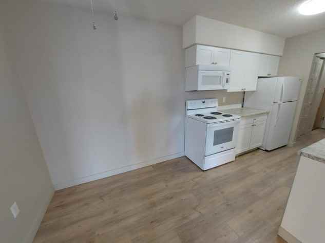 4601 48 Ave - Photo 4 of 10
