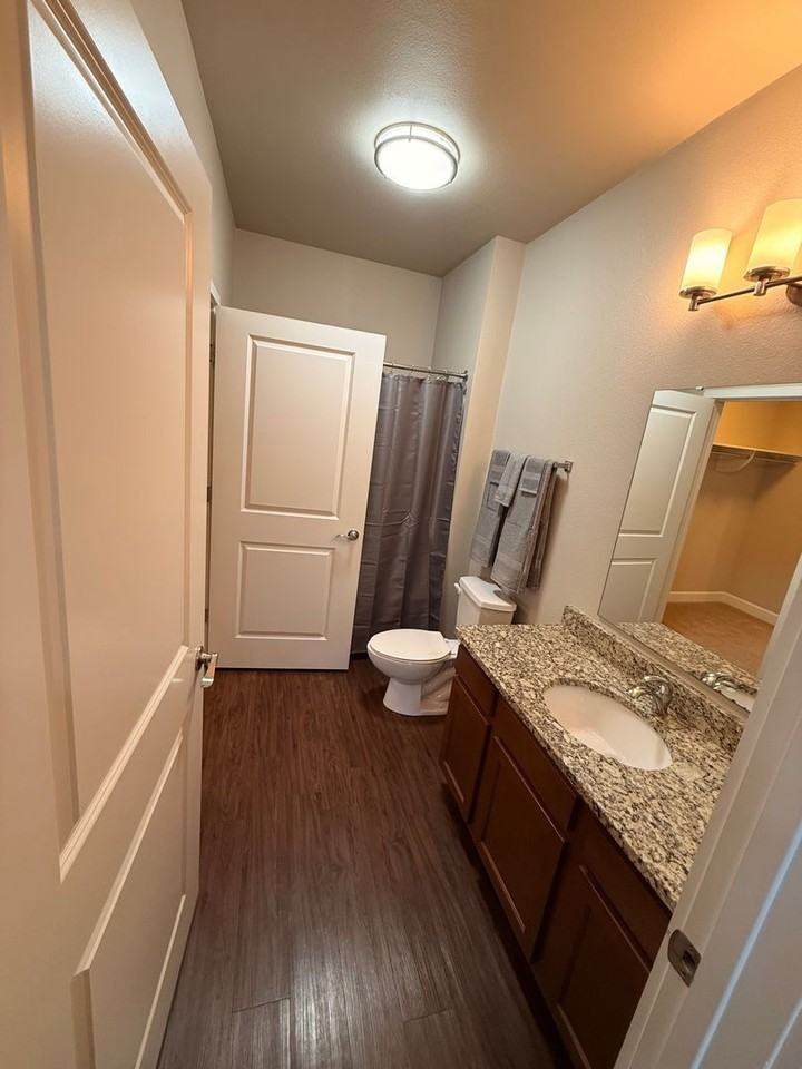 609 S Henderson - Photo 7 of 24