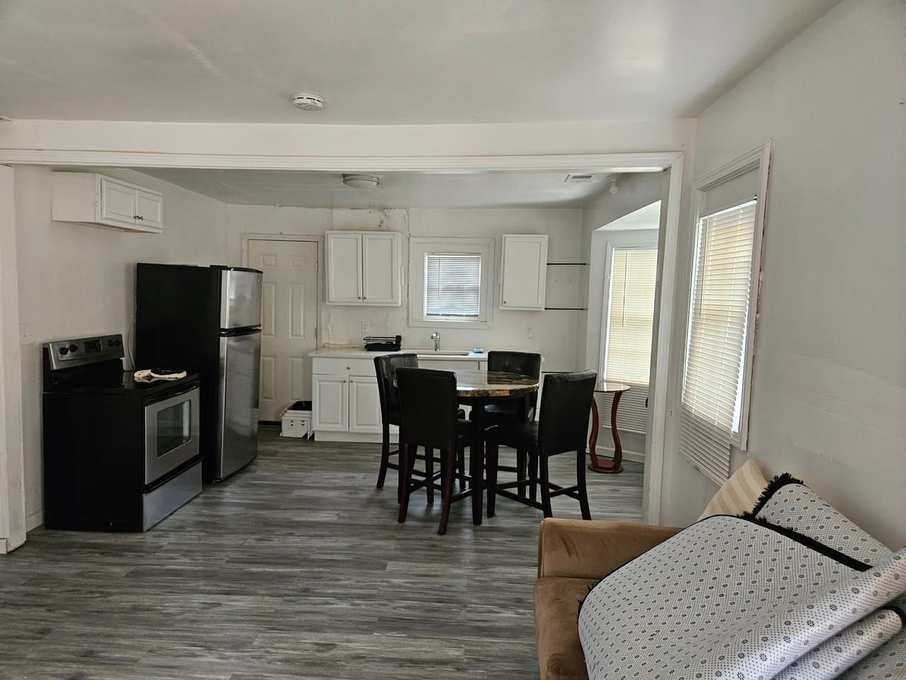 240 Whitaker Cir Nw - Photo 2 of 12