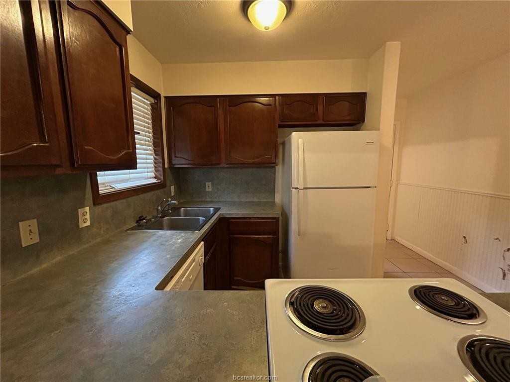 1913 Pine Tree Dr #A - Photo 5 of 13