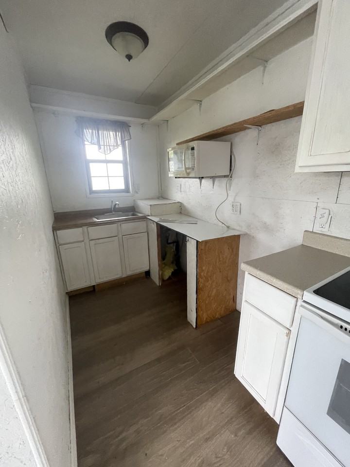 412 Se 4th St #1 - Photo 4 of 6