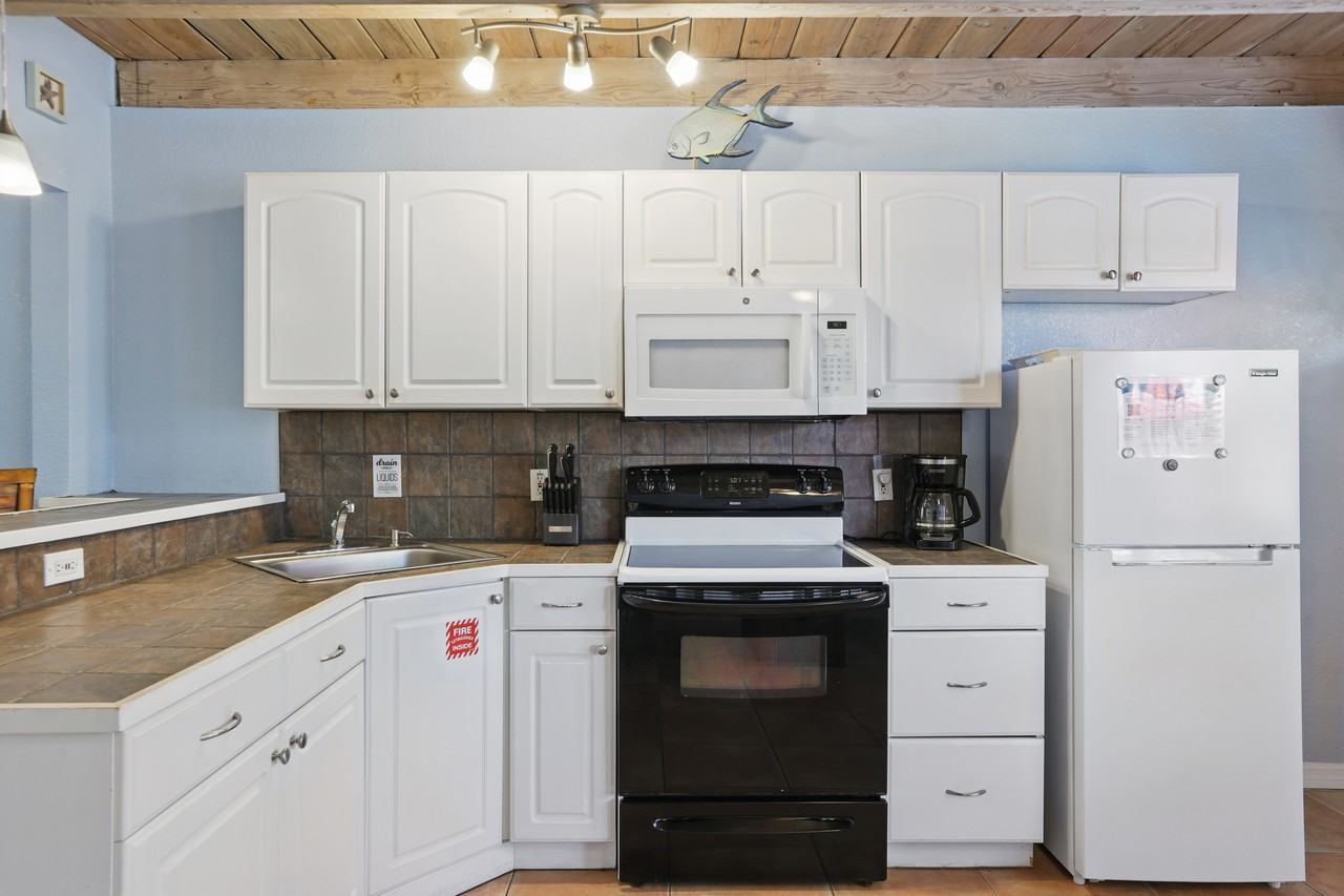 1381 S Orlando Ave #4 - Photo 5 of 19