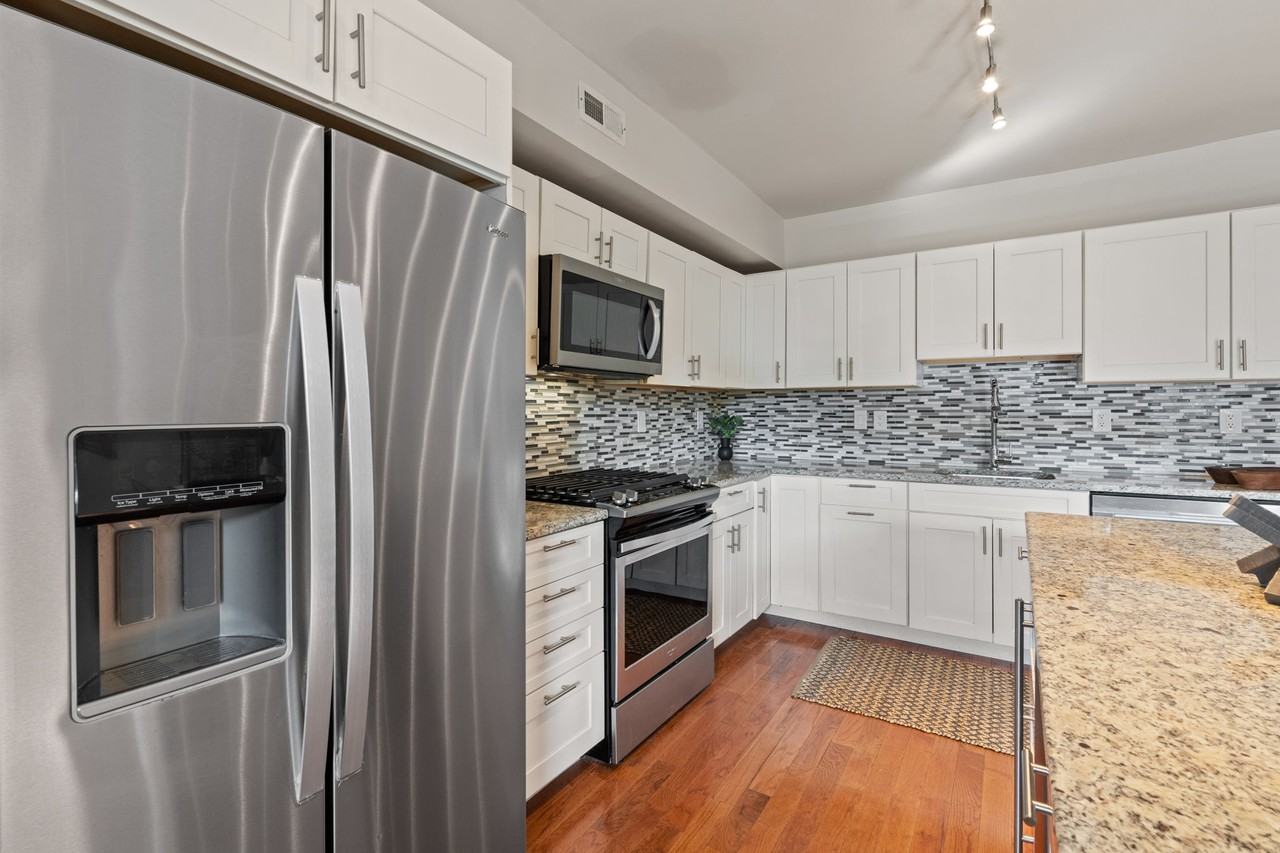 1227 Carrollsburg Pl Sw #1 - Photo 2 of 26