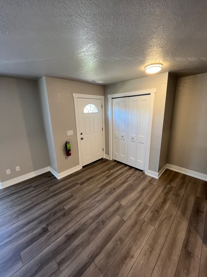 2852 Green Meadow Dr #J - Photo 4 of 10