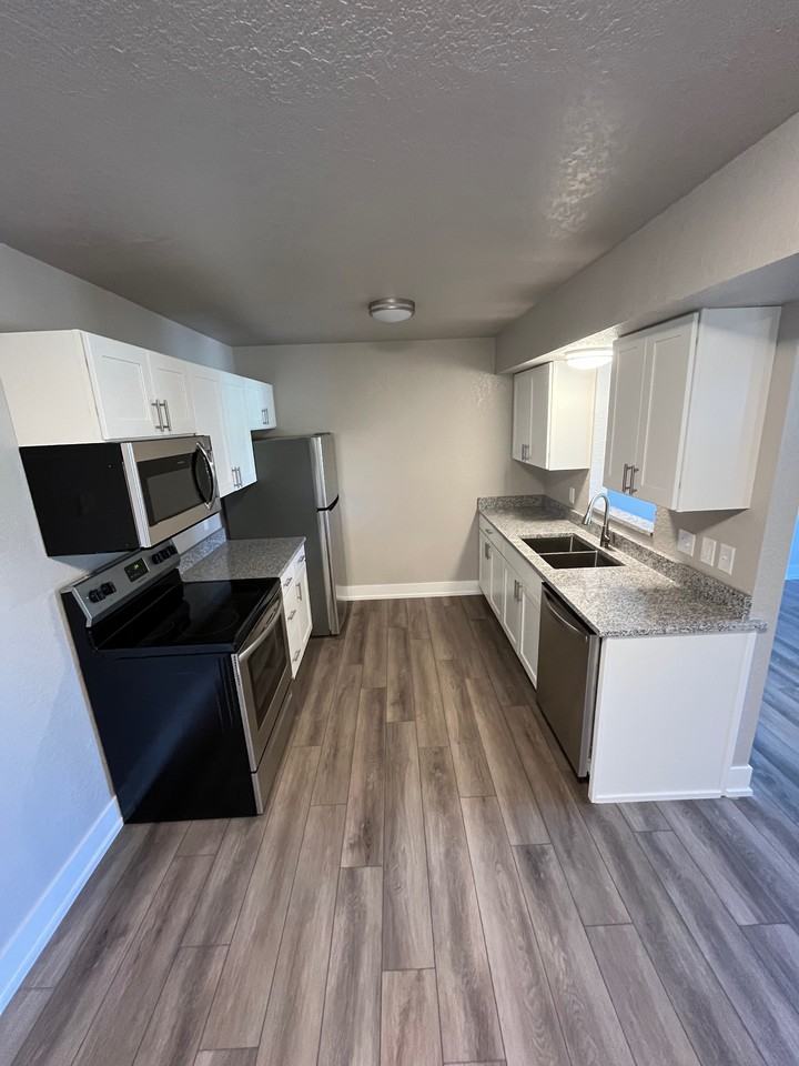 2852 Green Meadow Dr #J - Photo 5 of 10