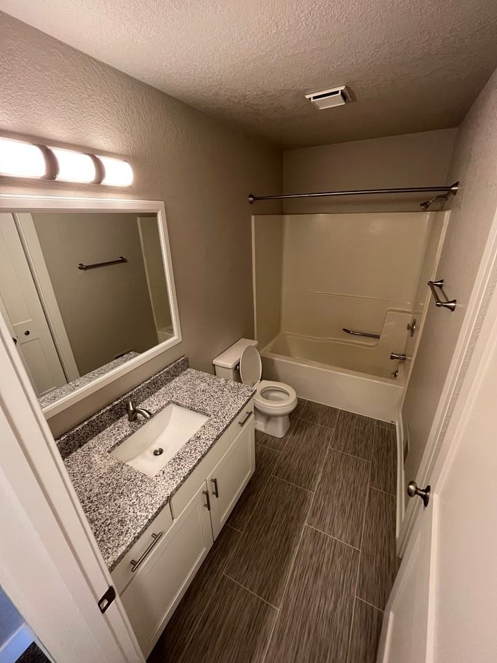 2852 Green Meadow Dr #J - Photo 6 of 10