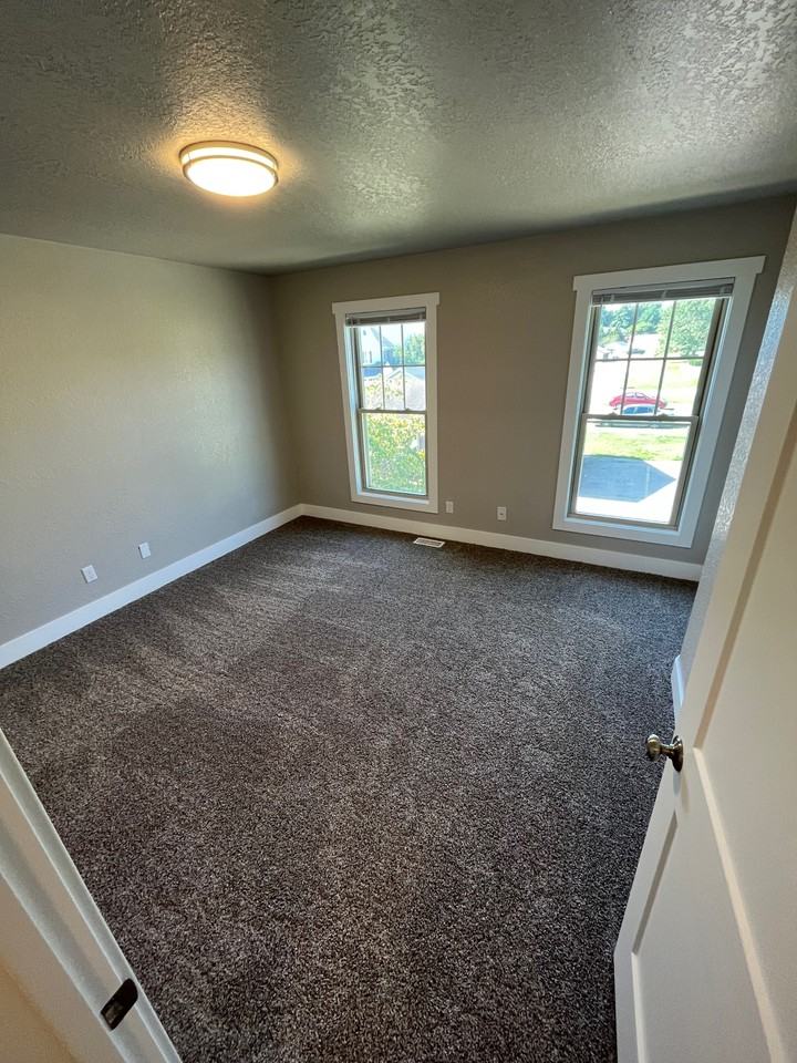 2852 Green Meadow Dr #J - Photo 7 of 10