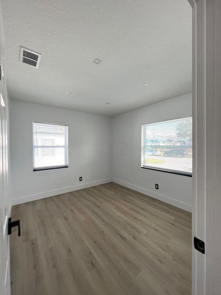 321 14th Ave S #4 - Photo 3 of 14
