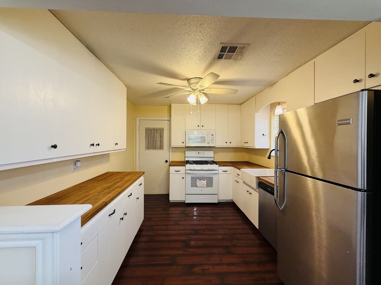 120 Elwood Dr #1 - Photo 3 of 9