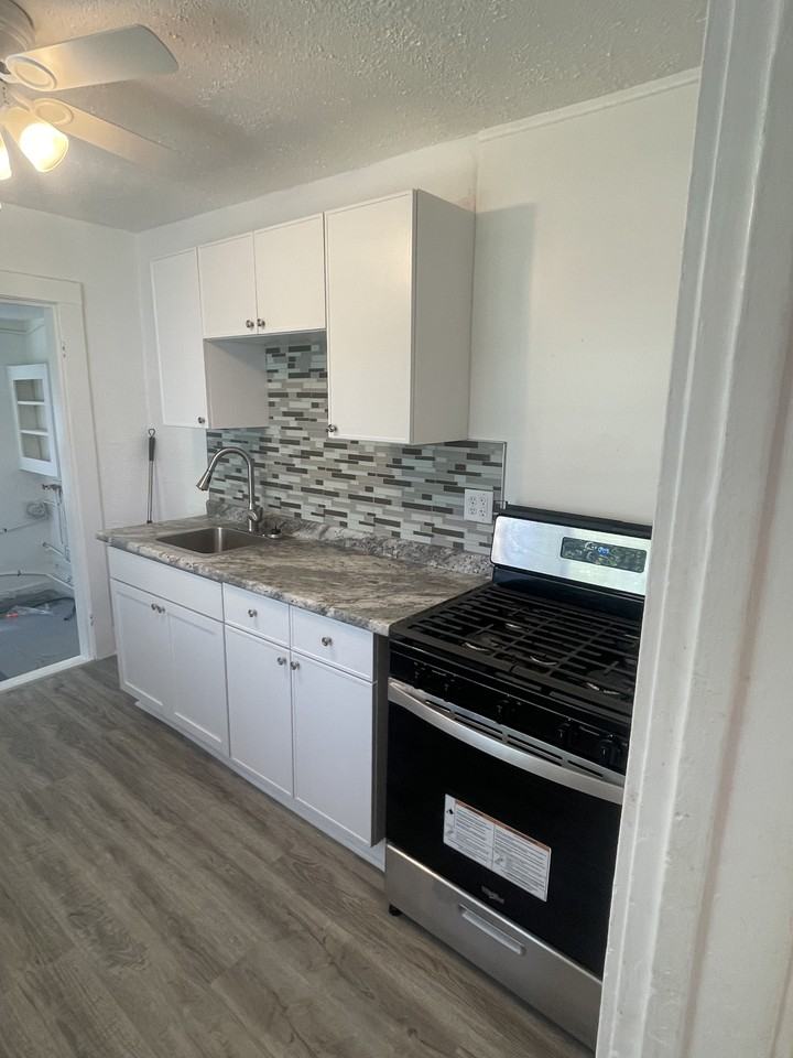 1305 E 26th St #1 - Photo 5 of 12