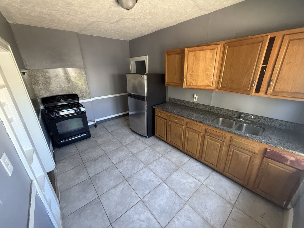 3412 E 147th St #1 - Photo 6 of 20