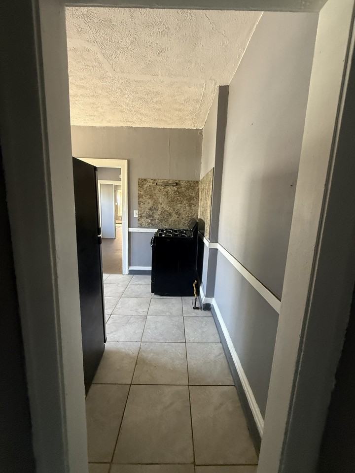 3412 E 147th St #1 - Photo 7 of 20