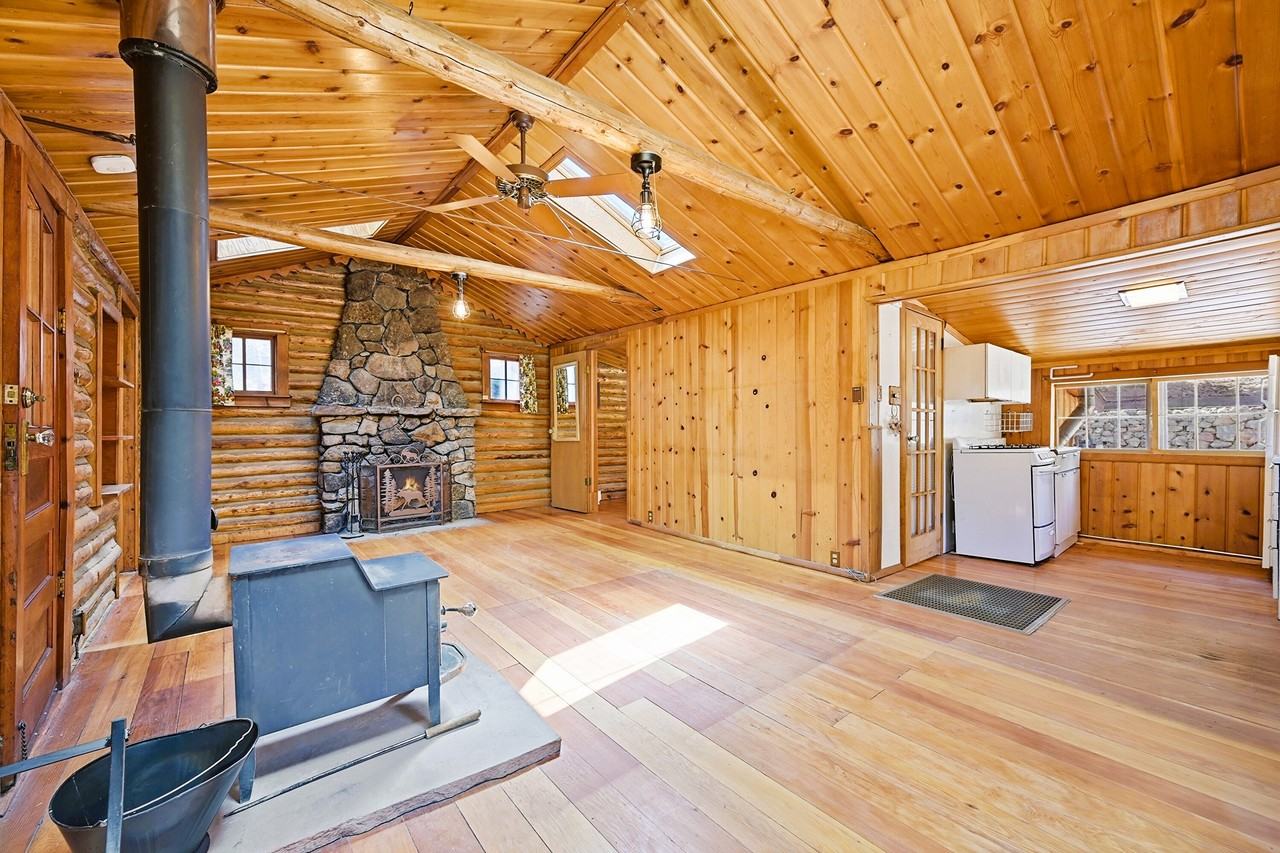 2299 S Beaver Creek Rd #1 - Photo 6 of 38